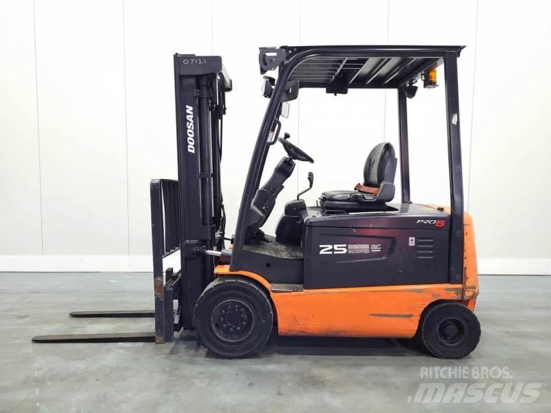 Doosan B25X-5 Elektrikli forkliftler