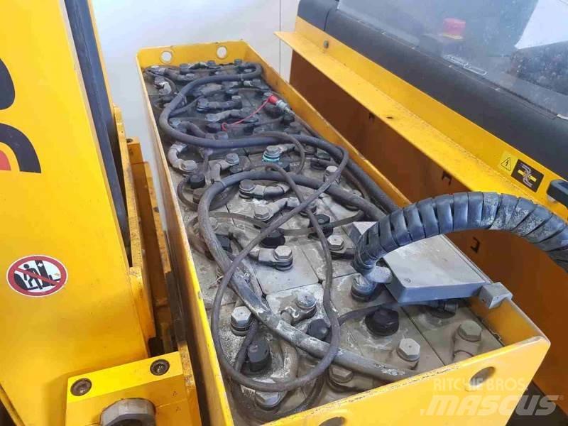 Jungheinrich ETV216 Reach truck - depo içi istif araçları