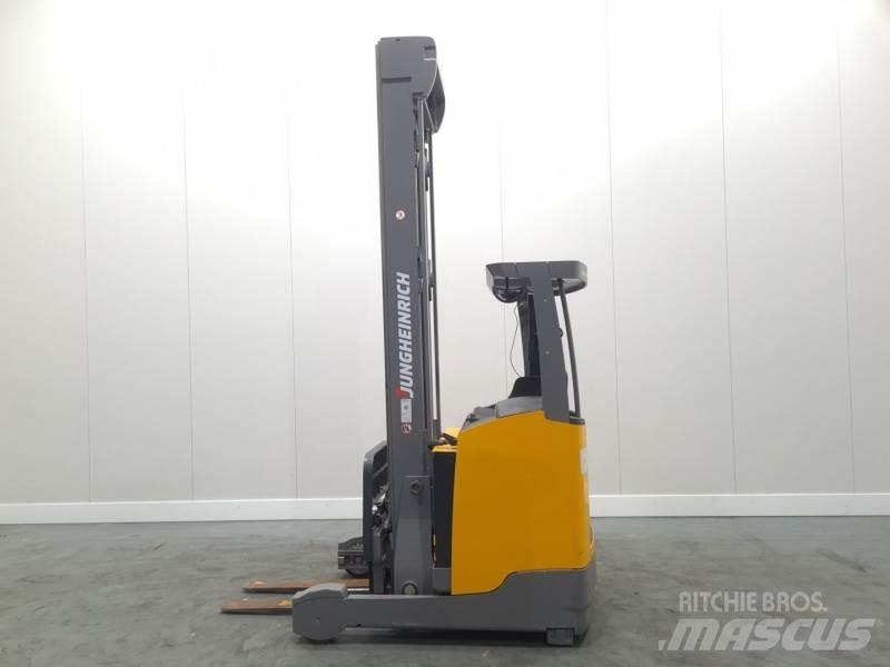 Jungheinrich ETV318 Reach truck - depo içi istif araçları