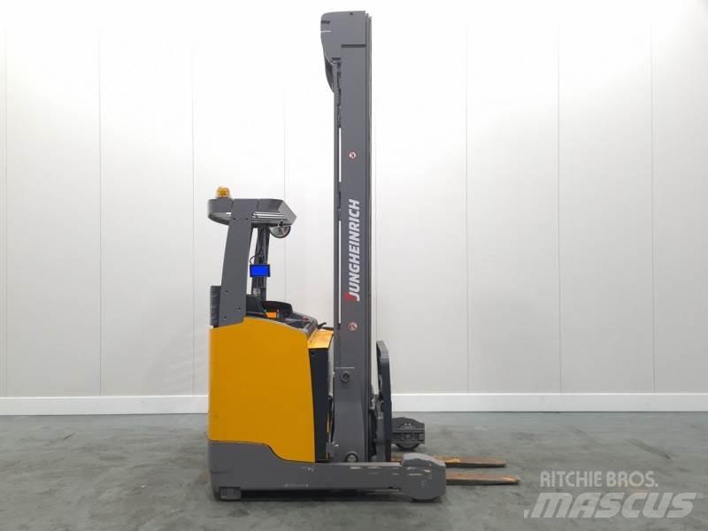Jungheinrich ETV318 Reach truck - depo içi istif araçları