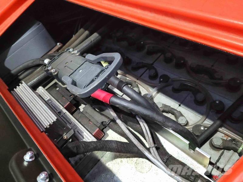 Linde K10 Dar koridor forklifti