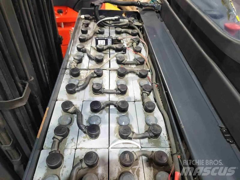 Linde R14-01 Reach truck - depo içi istif araçları