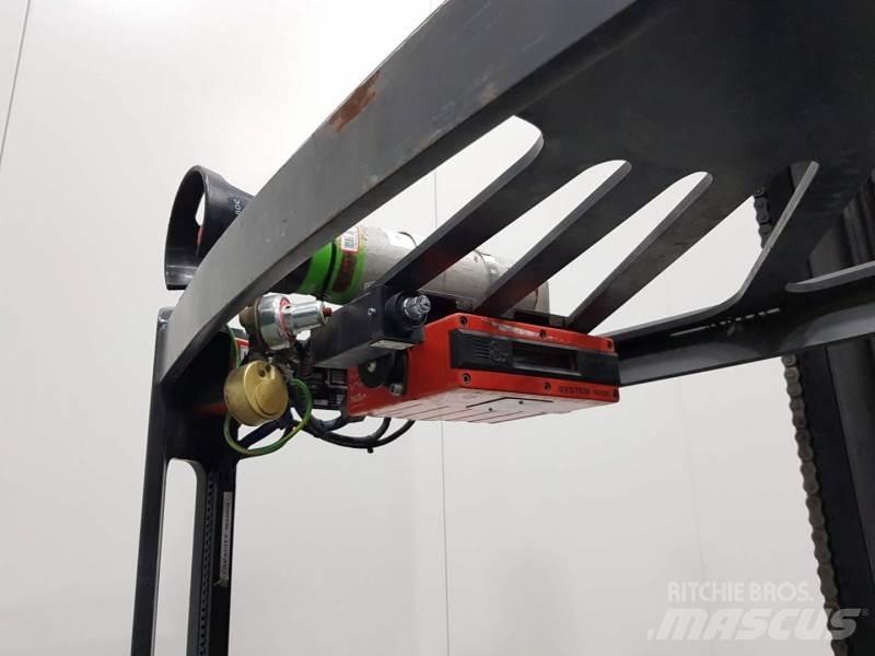 Linde R16 PYROBAN Reach truck - depo içi istif araçları