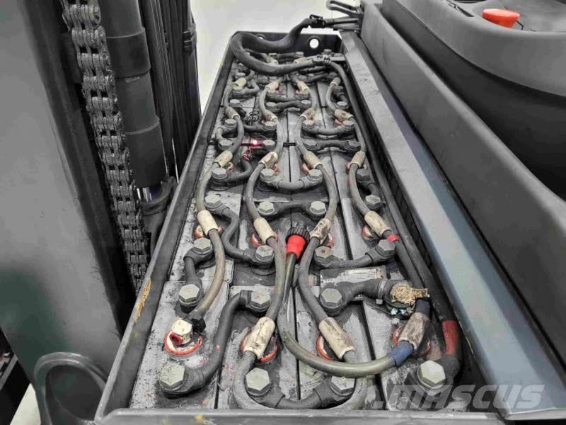 Linde R20-01 Reach truck - depo içi istif araçları