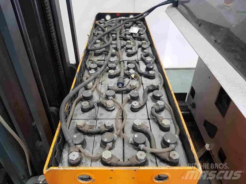 Still FMX14 Reach truck - depo içi istif araçları