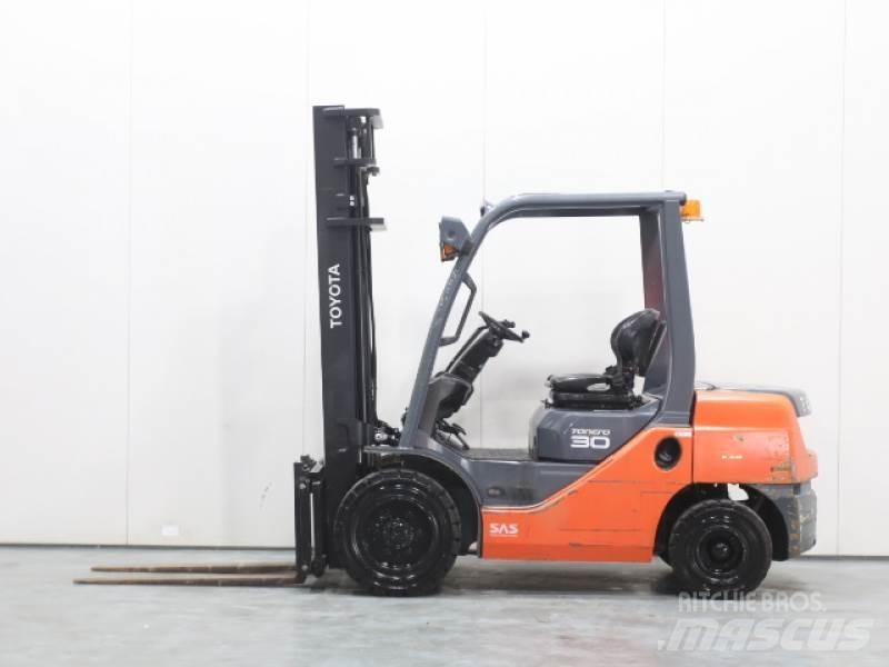 Toyota 02-8FDF30 Dizel forkliftler