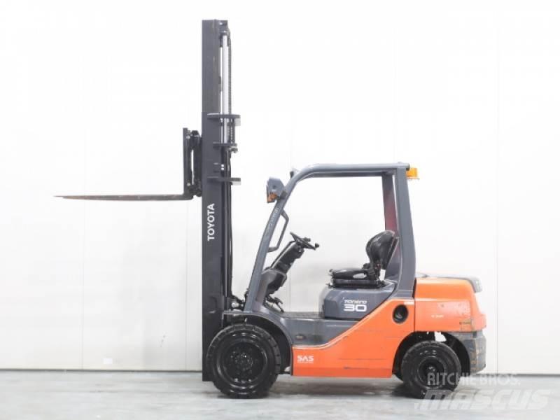 Toyota 02-8FDF30 Dizel forkliftler