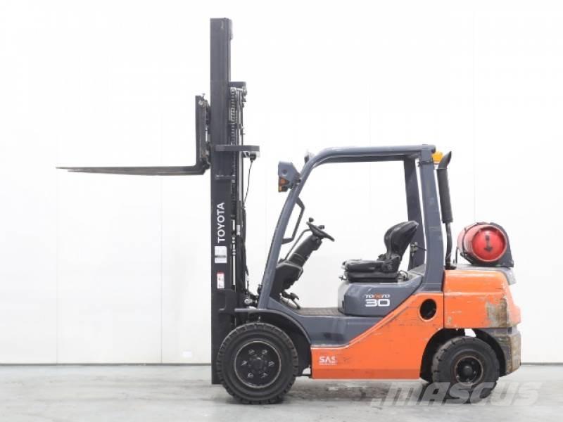 Toyota 02-8FGF30 LPG'li forkliftler
