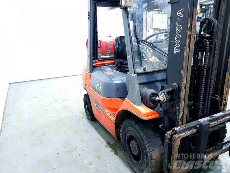 Toyota 42-7FGF25 LPG'li forkliftler
