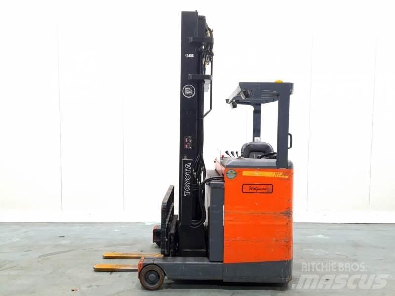 Toyota 6FBRE-12 Reach truck - depo içi istif araçları