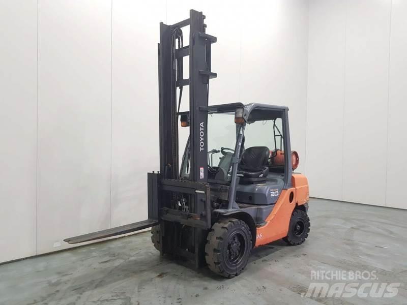 Toyota 8FGF30 LPG'li forkliftler
