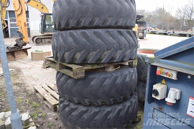 JCB 4 CX Lastikler
