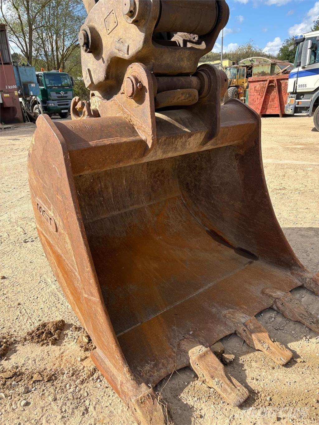 Volvo EC290BLC Paletli ekskavatörler