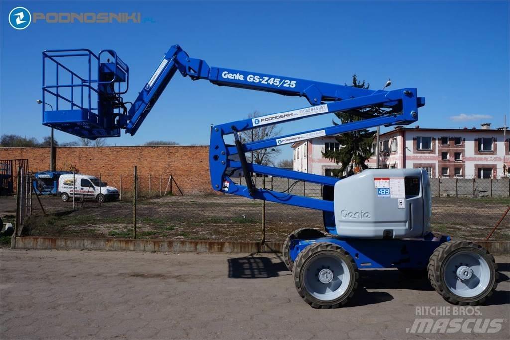 Genie Z45/25J Körüklü personel platformları