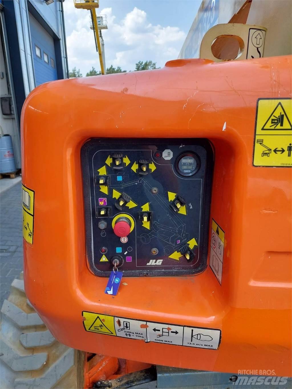 JLG M600JP Körüklü personel platformları