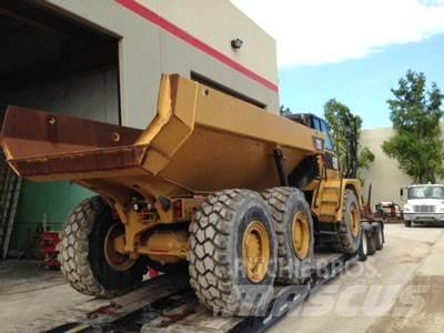 CAT 725 Belden kirma kaya kamyonu