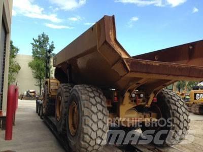 CAT 725 Belden kirma kaya kamyonu