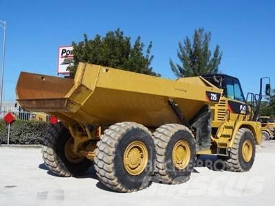 CAT 725 Belden kirma kaya kamyonu