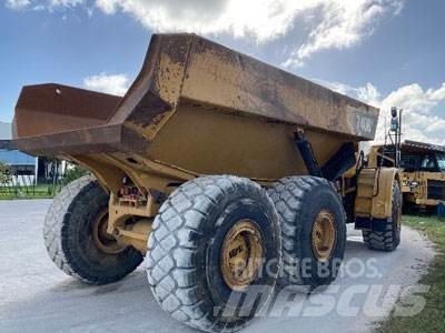 CAT 740B Belden kirma kaya kamyonu