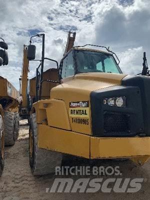 CAT 740B Belden kirma kaya kamyonu