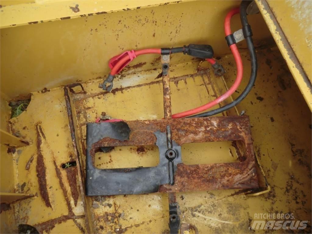 CAT 735 Saseler