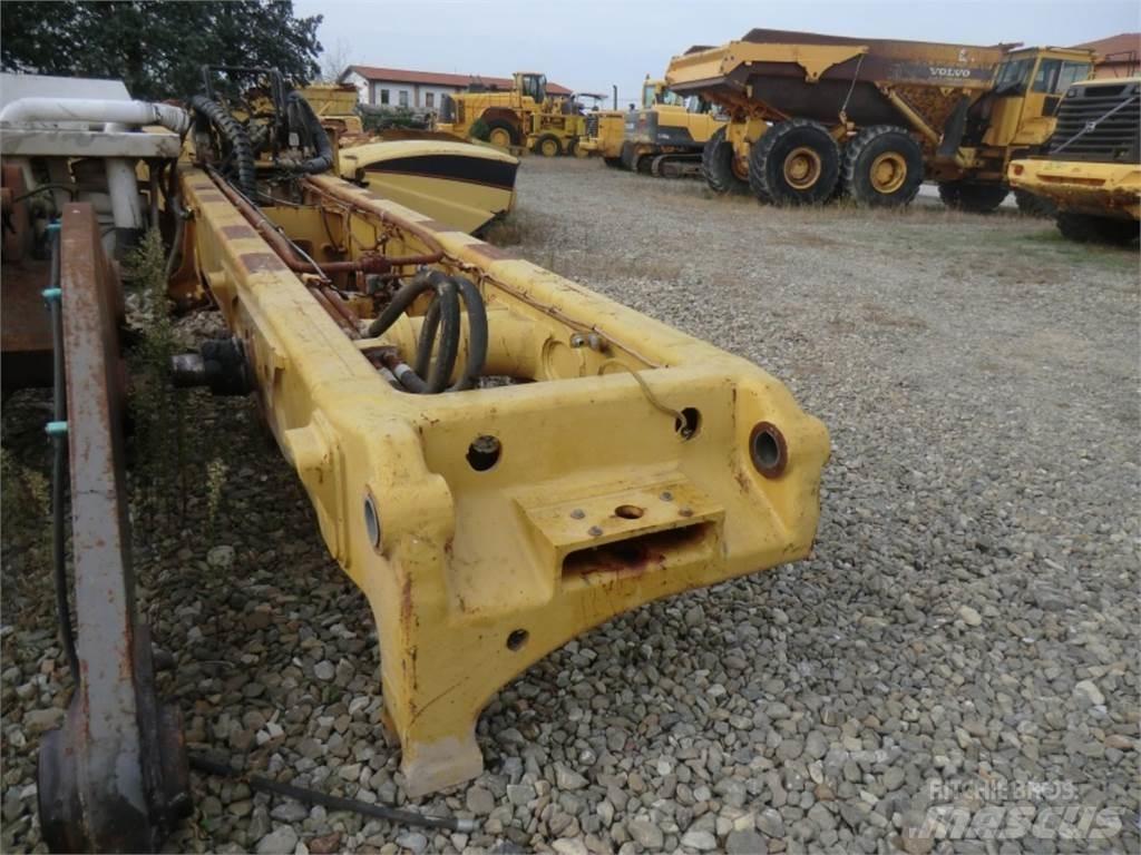 CAT 735 Saseler