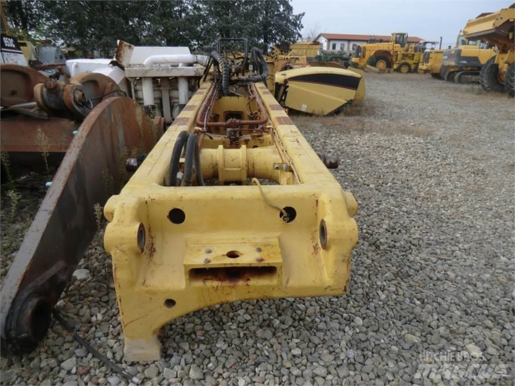 CAT 735 Saseler