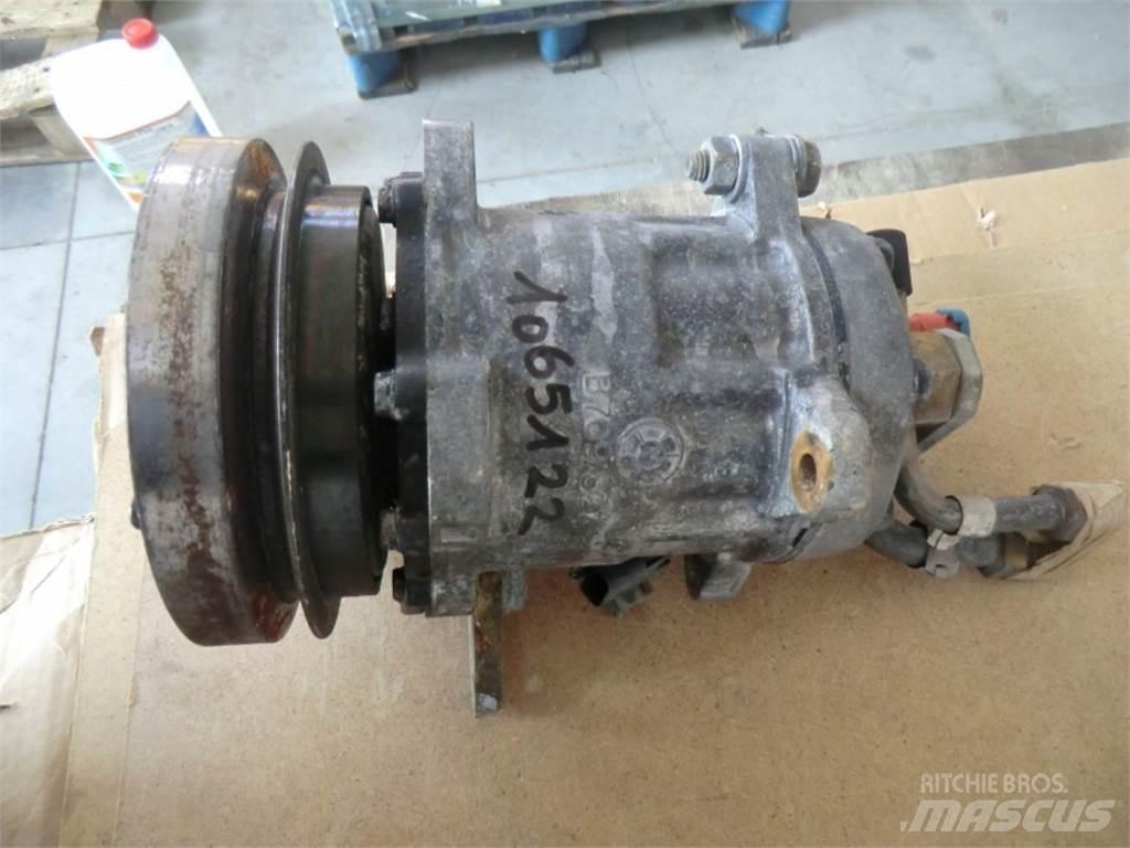 CAT 928G Diger