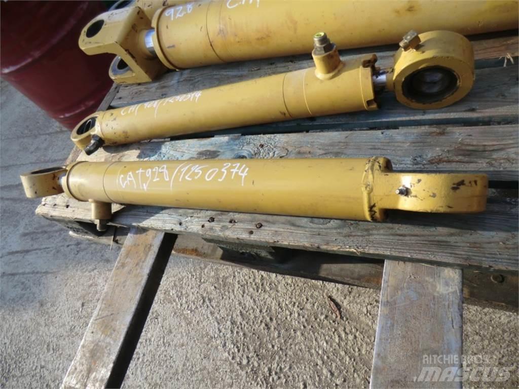 CAT 928G Diger