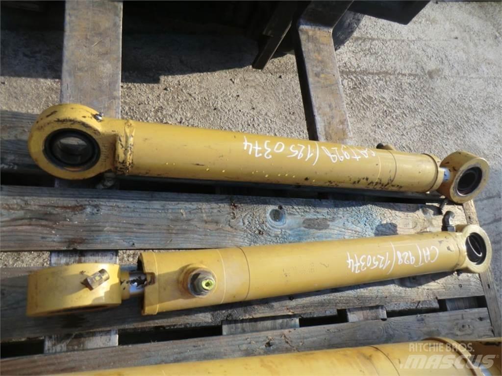 CAT 928G Diger
