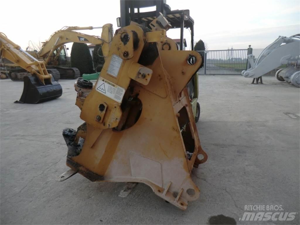 CAT 928G Saseler