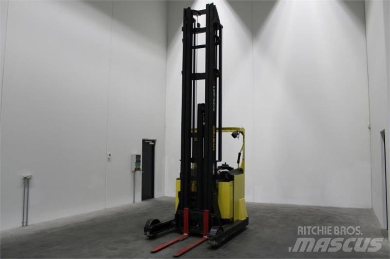 Hyster R2.0 Reach truck - depo içi istif araçları