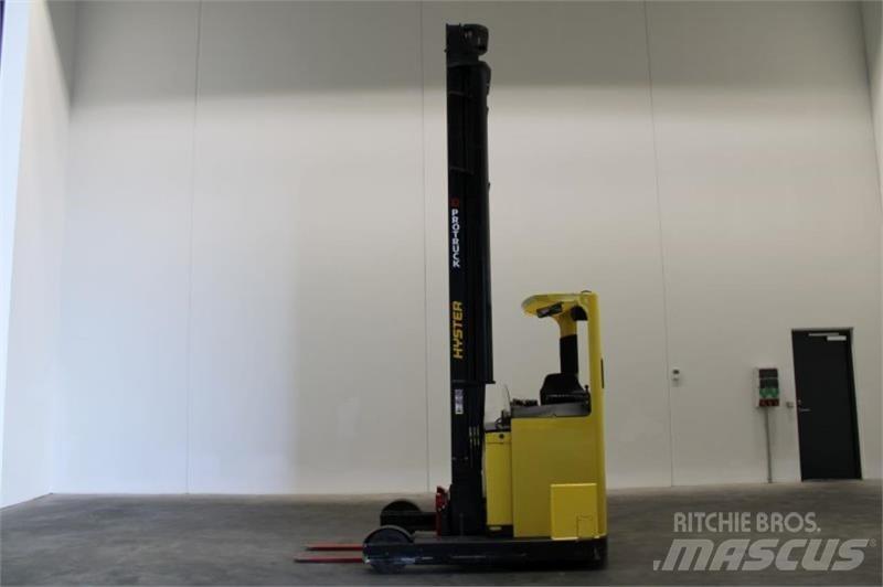 Hyster R2.0 Reach truck - depo içi istif araçları