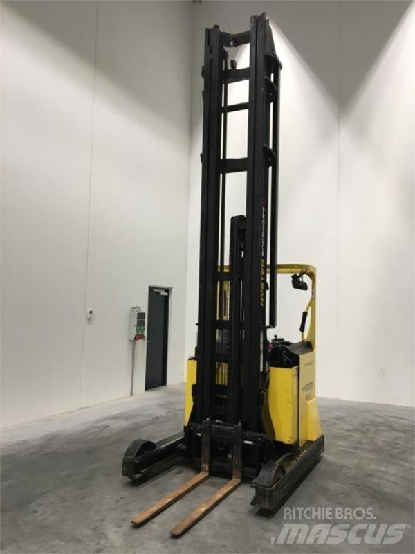 Hyster R2.0W Reach truck - depo içi istif araçları