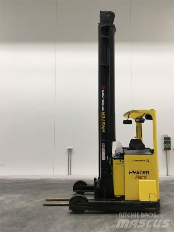 Hyster R2.0W Reach truck - depo içi istif araçları