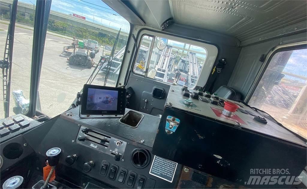 Mack MR688S Atik kamyonlari