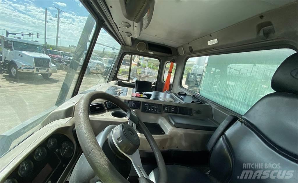 Peterbilt 320 Atik kamyonlari