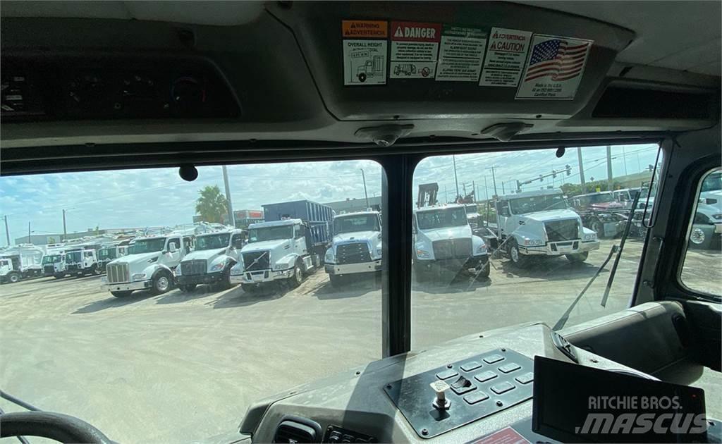 Peterbilt 320 Atik kamyonlari