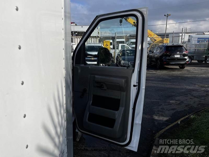 Ford Econoline Panel vanlar