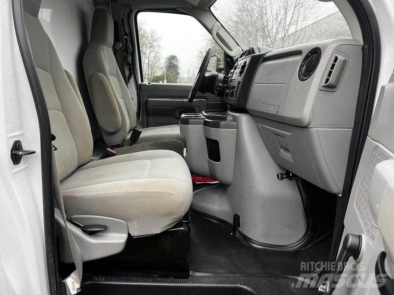 Ford Econoline Panel vanlar