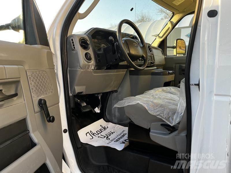 Ford Econoline Panel vanlar