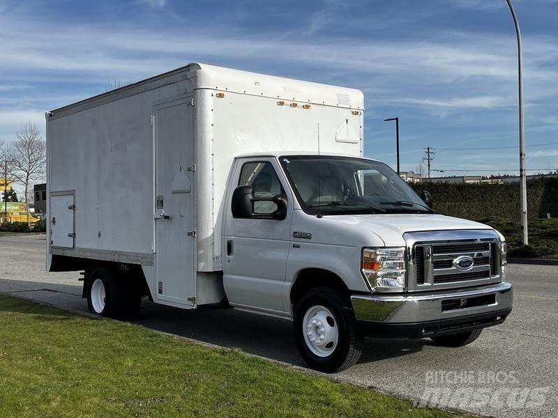 Ford Econoline Panel vanlar