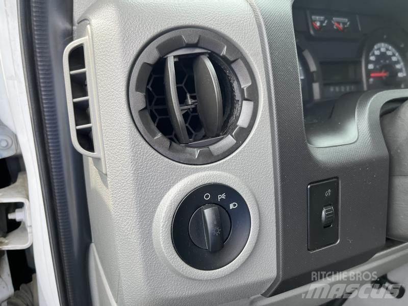 Ford Econoline Panel vanlar