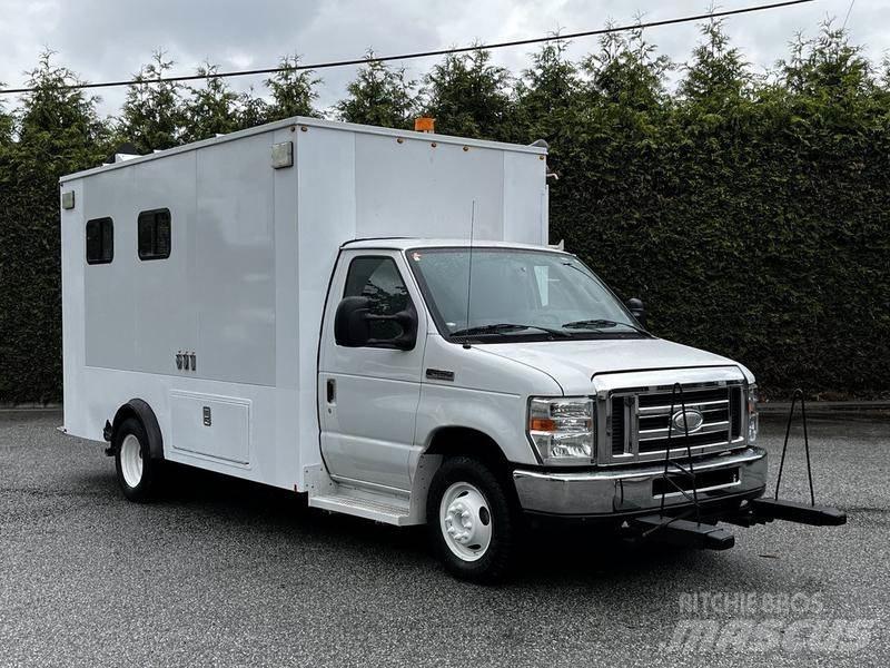 Ford Econoline Panel vanlar