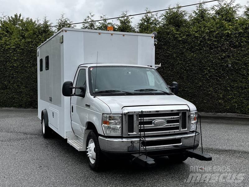 Ford Econoline Panel vanlar
