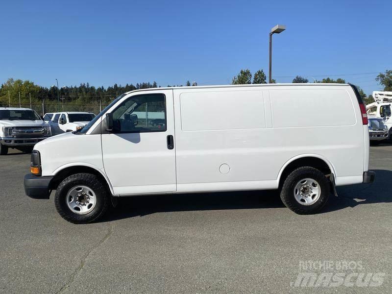 GMC Savana Panel vanlar