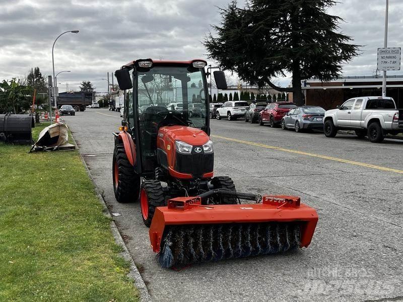 Kubota B2650 Süpürme kamyonları