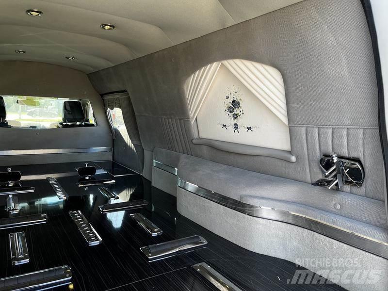 Lincoln MKT Otomobiller
