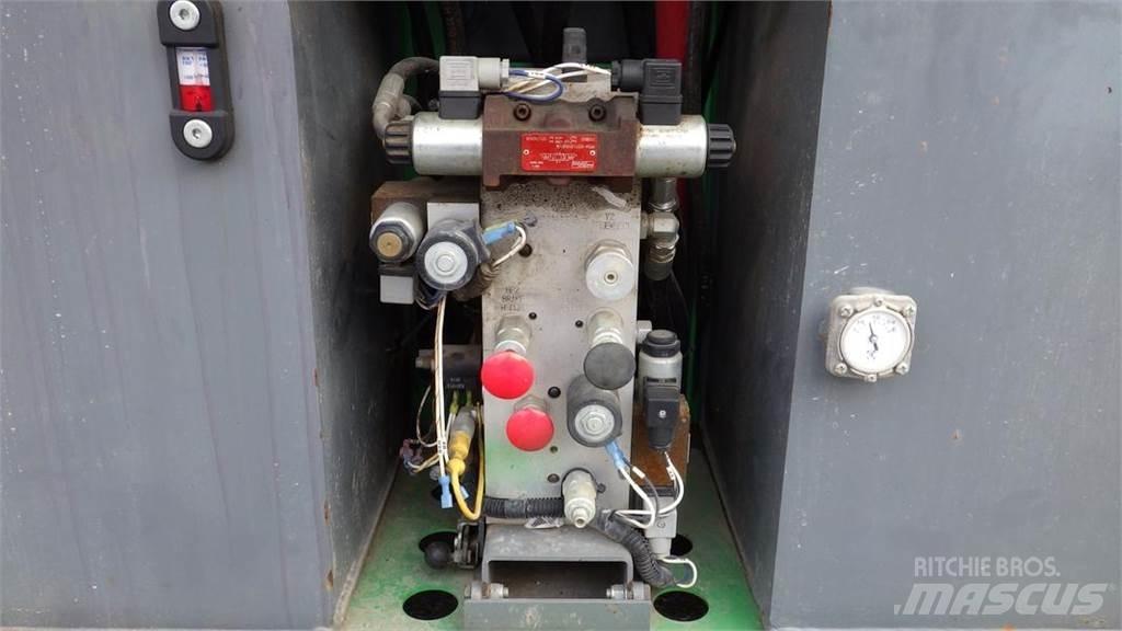 SkyJack SJ6826RT Makasli platformlar