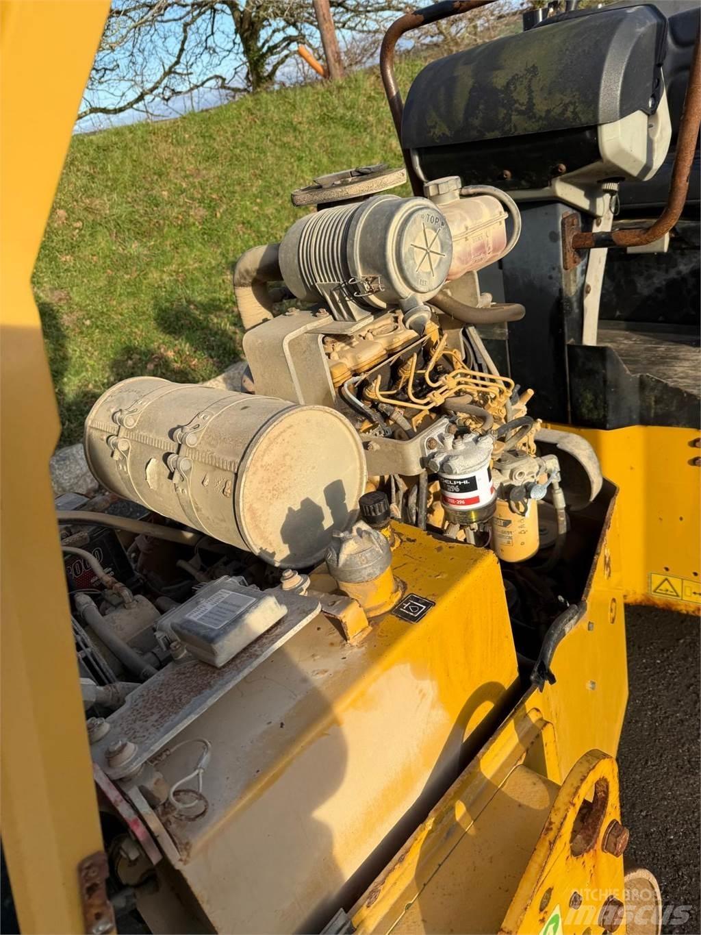 CAT CB24B Çift tamburlu silindirler